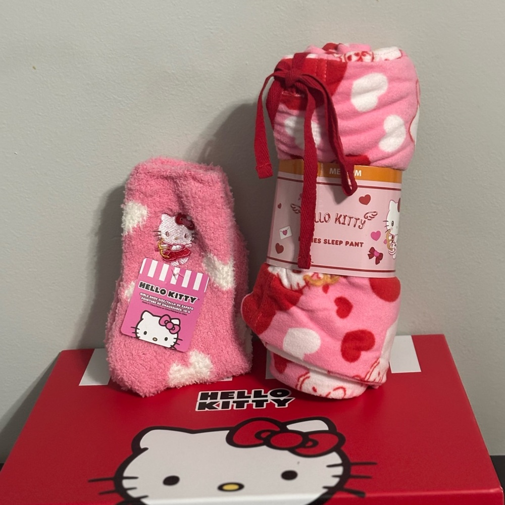 *2025 V-Day Hello Kitty Bundle*